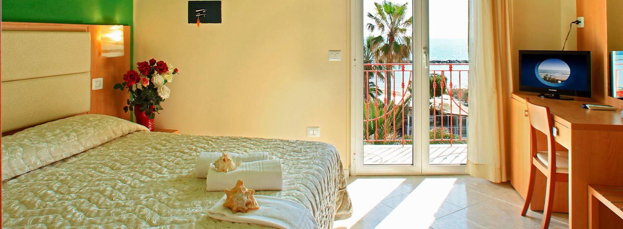 Ambassador Hotel 3*